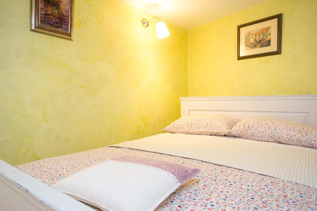 Holiday Home Smokovec Vrbnik Exterior foto